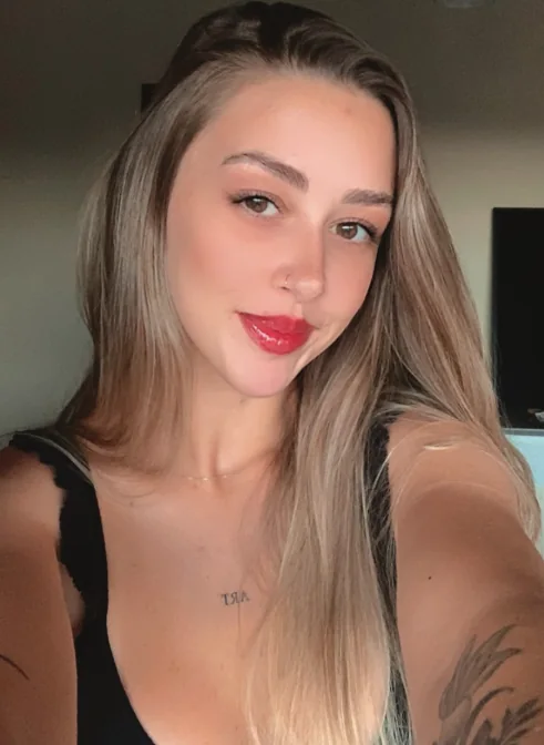 Júlia Voss em uma fotografia espontânea